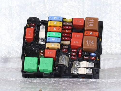 Used Fuse box Fuse box 39403572 39403572