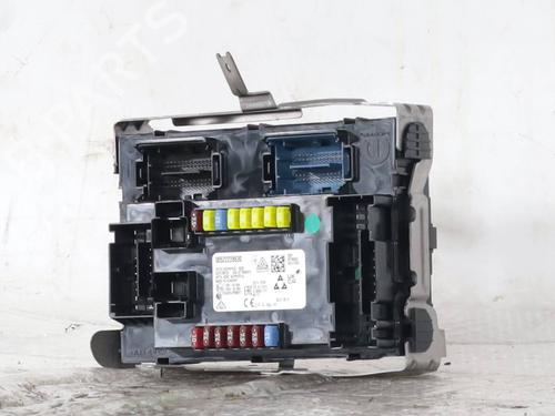 Used Fuse box Fuse box 36217082 36217082