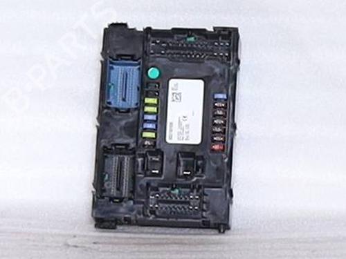 Used Fuse box Fuse box 38684139 38684139