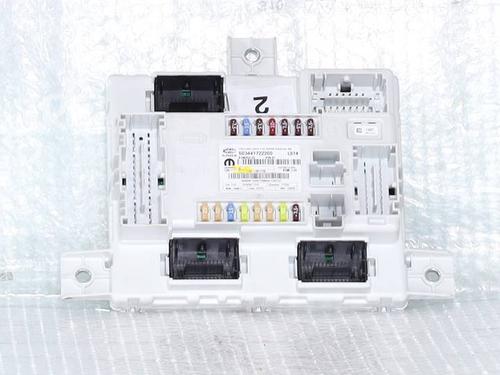 Used Fuse box Fuse box 39022245 39022245