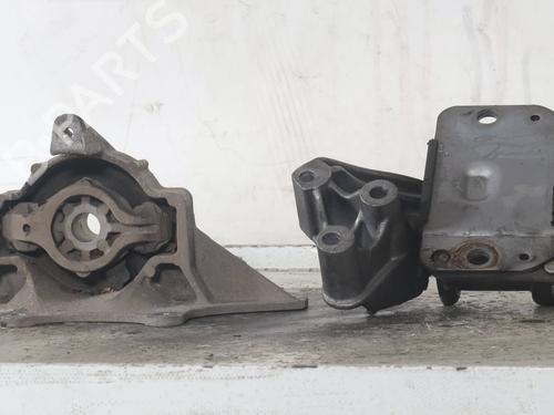 Used Engine mount Engine mount LANCIA YPSILON (843_) 1.3 JTD (843.AXD11, 843.AXD1A) (70 hp) 33284474 33284474
