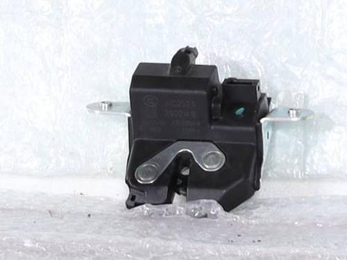 tailgate-lock-opel-astra-k-b16-2015-2016-2017-2018-2019-2020-2021-2022-39262172 main image