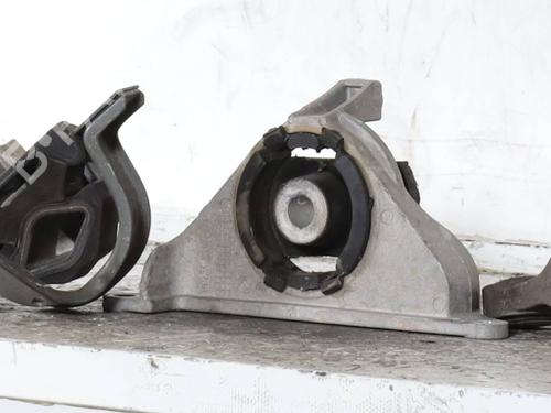 Used Engine mount Engine mount FIAT PUNTO (188_) 1.2 60 (188.030, .050, .130, .150, .230, .250) (60 hp) 33734099 33734099