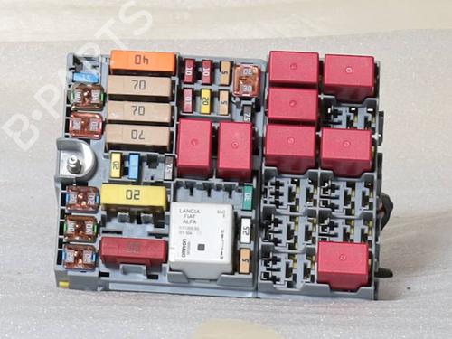 Used Fuse box Fuse box 39199190 39199190