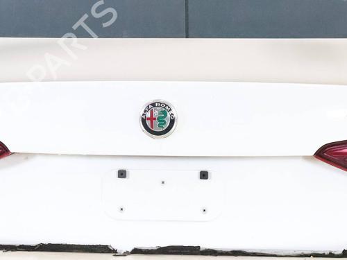 tailgate-alfa-romeo-giulia-952_-2015-30111666 main image