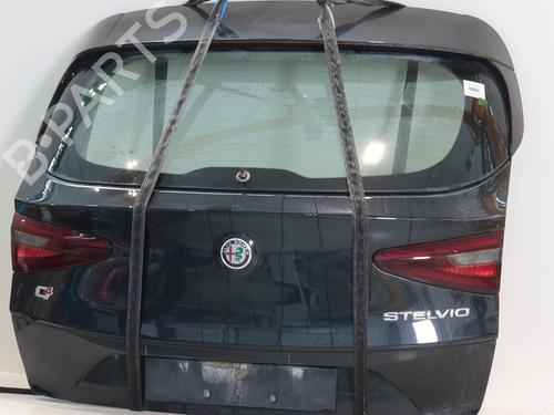 tailgate-alfa-romeo-stelvio-949_-2016-28192790 main image
