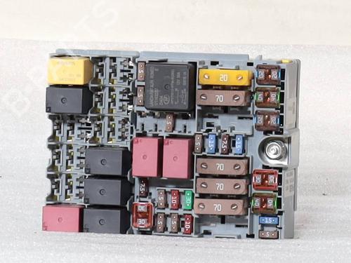 Used Fuse box Fuse box 39199210 39199210