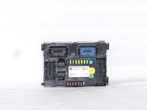 Used Fuse box Fuse box 38684117 38684117