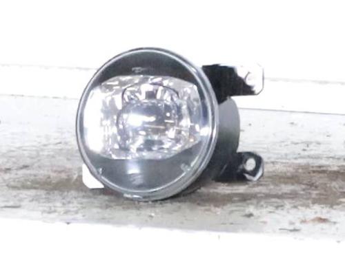 right-front-fog-light-jeep-renegade-suv-bu-b1-bv-2014-27660925 main image