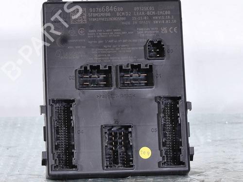 Used Fuse box Fuse box 39261949 39261949