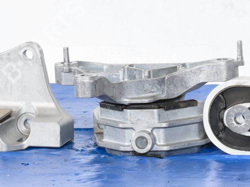 Used Engine mount FIAT 600e / 600 (365_, 364_) Electric (156 hp) 30084200