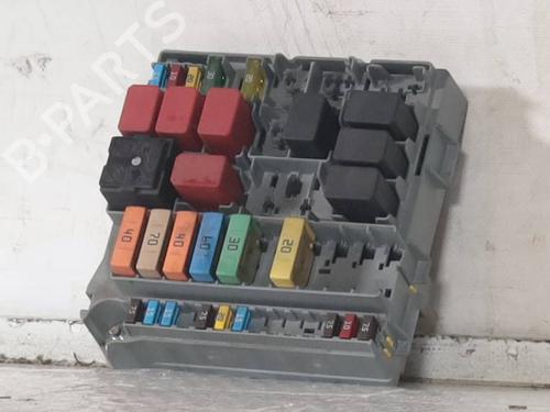 Used Fuse box Fuse box FIAT PANDA (169_) 1.2 (169.AXB11, 169.AXB1A) (60 hp) 33284587 33284587