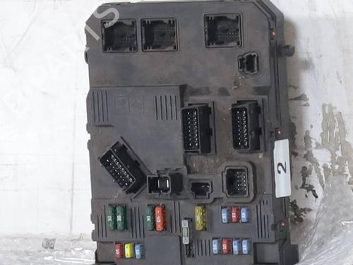 fuse-box-citroen-c3-pluriel-hb_-2003-36798022 main image