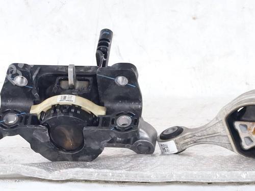 Used Engine mount Engine mount FIAT 500 (312_) 1.2 (312AXA1A) (69 hp) 31647682 31647682