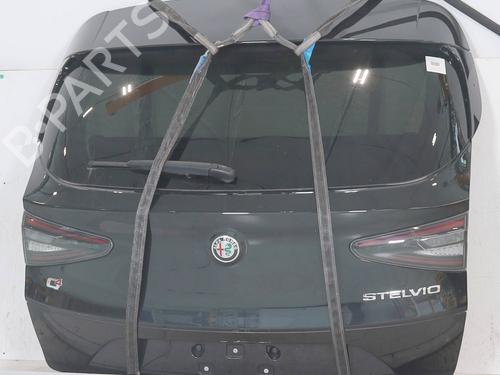 tailgate-alfa-romeo-stelvio-949_-2016-26309908 main image