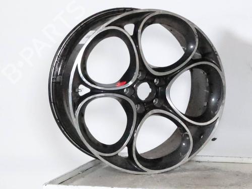 rim-alfa-romeo-giulia-952_-2015-28495196 main image