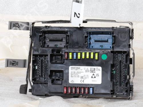 Used Fuse box Fuse box 38684068 38684068