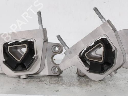 Used Engine mount FIAT 600e / 600 (365_, 364_) Electric (156 hp) 29618168