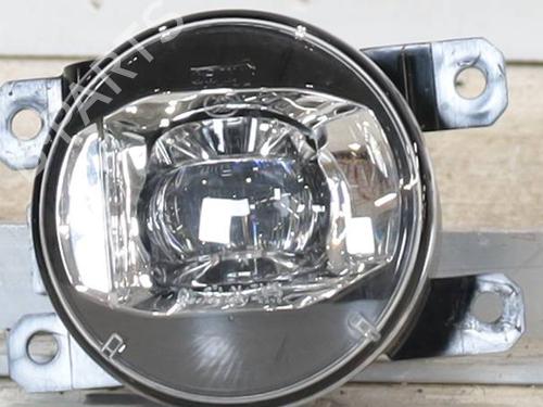 right-front-fog-light-jeep-renegade-suv-bu-b1-bv-2014-23965550 main image