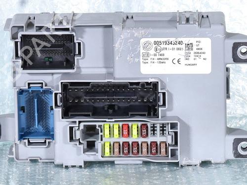 Used Fuse box Fuse box 39022286 39022286
