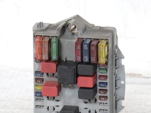 Used Fuse box Fuse box FIAT PUNTO (188_) 1.2 60 (188.030, .050, .130, .150, .230, .250) (60 hp) 33537780 33537780