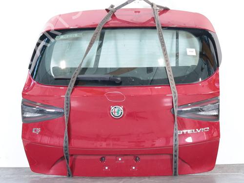 tailgate-alfa-romeo-stelvio-949_-2016-39427505 main image