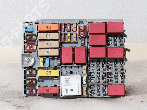 Used Fuse box Fuse box 39403025 39403025
