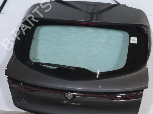 tailgate-alfa-romeo-tonale-965_-2022-27804092 main image