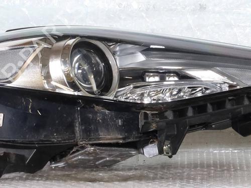 right-headlight-alfa-romeo-giulia-952_-2015-40039712 main image