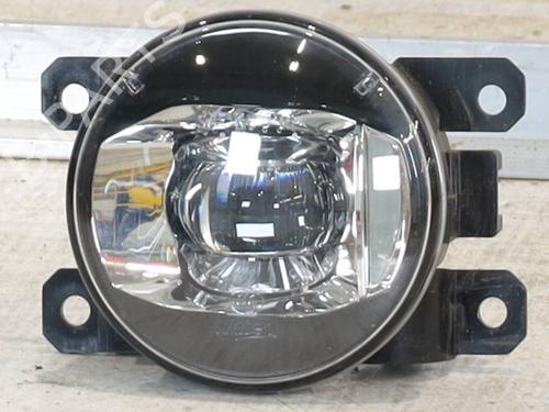 right-front-fog-light-jeep-renegade-suv-bu-b1-bv-2014-24373402 main image