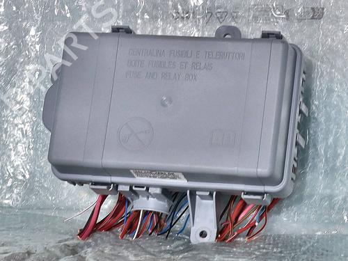 Used Fuse box Fuse box 39135704 39135704