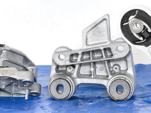 Used Engine mount Engine mount FIAT 600e / 600 (365_, 364_) Electric (156 hp) 30084226 30084226