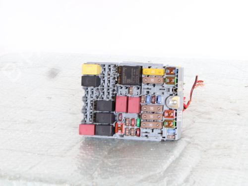Used Fuse box Fuse box 39199244 39199244