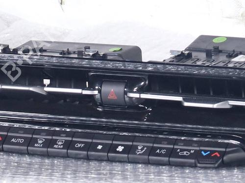 climate-control-alfa-romeo-tonale-965_-2022-32706213 main image