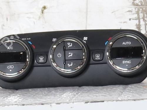 climate-control-jeep-renegade-suv-bu-b1-bv-2014-36070461 main image