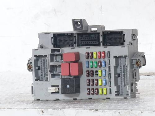 Used Fuse box Fuse box 36774333 36774333