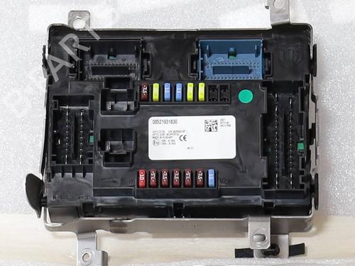 Used Fuse box Fuse box 37516133 37516133