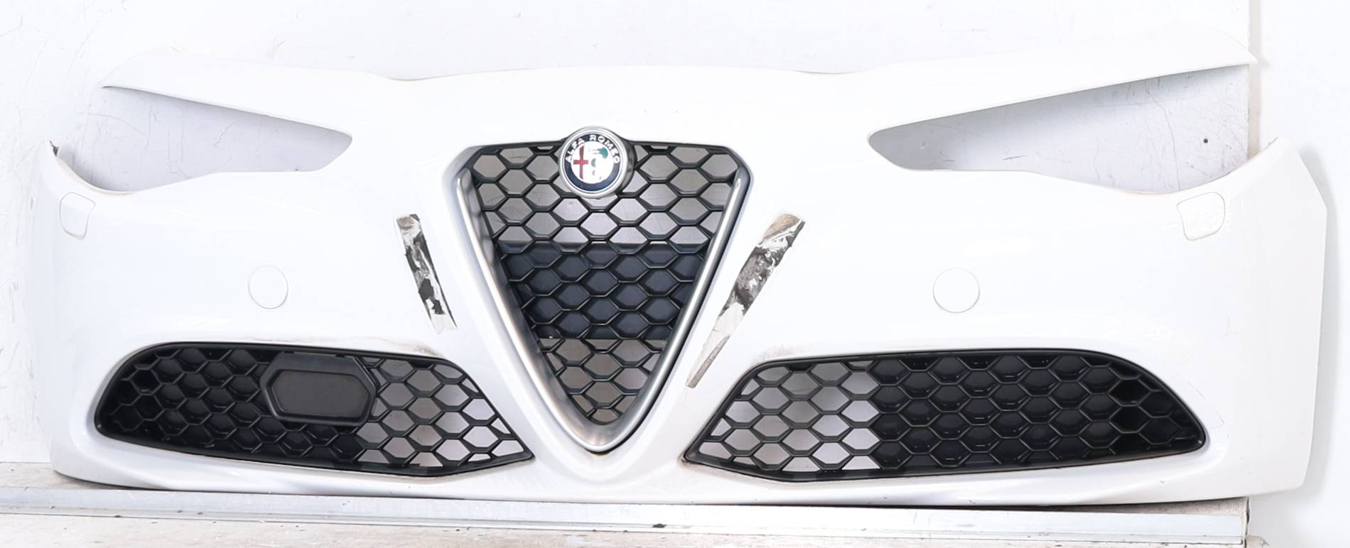 Front bumper ALFA ROMEO GIULIA (952_) 2.2 D (952AFA25, 952AFM25 ...