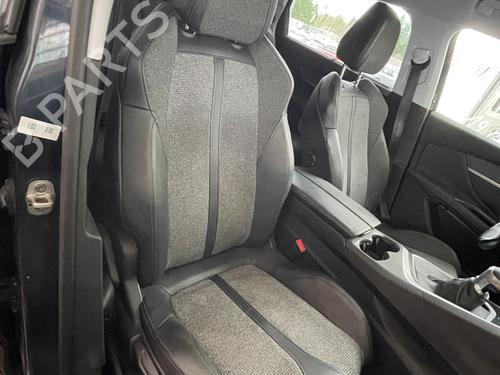 Sæde højre fortil PEUGEOT 5008 II (MC_, MJ_, MR_, M4_) 1.5 BlueHDi 130 (MCYHZJ, MCYHZR, MCYHZX) (131 hp) 32440633