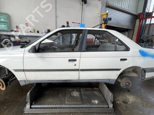 Used Left front door PEUGEOT 405 I (15B) 1.6 (94 hp) 31016607