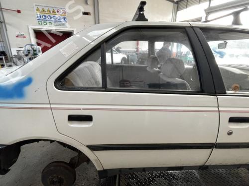 Used Right rear door PEUGEOT 405 I (15B) 1.6 (94 hp) 31016604