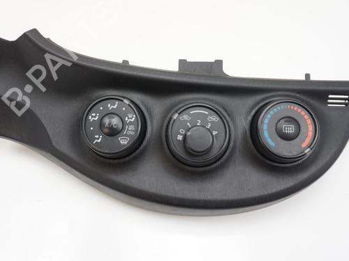 AC Styreenhet / Manøvreringsenhet TOYOTA YARIS (_P13_) 1.0 (KSP130_, KSP130) (69 hp) 18195595
