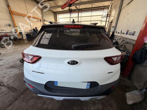 tailgate-kia-stonic-yb-2017-37248868 main image