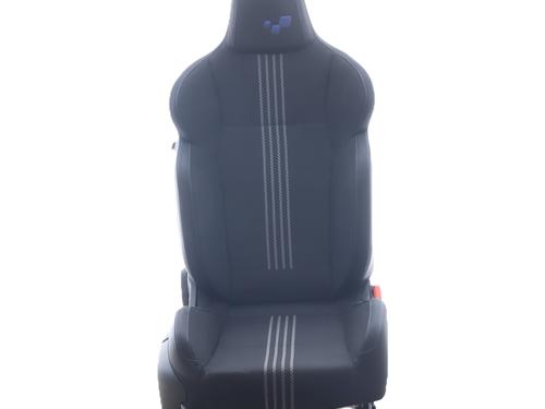 right-front-seat-renault-megane-iv-hatchback-b9amn_-2015-38925446 main image