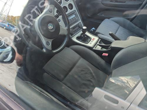 Left headlight ALFA ROMEO 159 (939_) 1.9 JTDM 8V (939AXE1B) | BP31923859C28