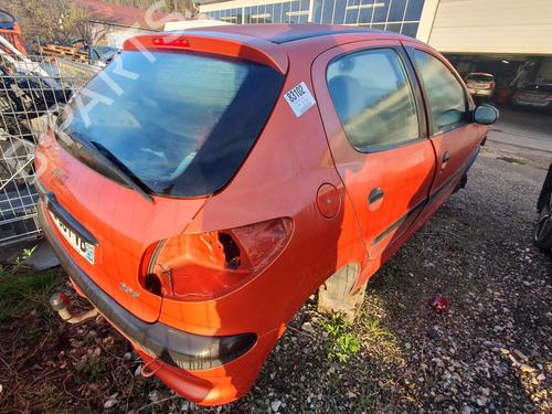 Feu de brouillard arrière PEUGEOT 206 Hatchback (2A/C) 1.9 D | BP18183465C37 