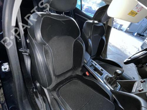Sæde højre fortil RENAULT MEGANE IV Hatchback (B9A/M/N_) 1.2 TCe 130 (B9MR) (130 hp) 22223475