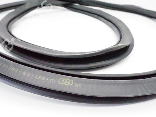Used Rubber door seal AUDI A3 Sportback (8VA, 8VF) 2.0 TDI quattro (150 hp) 18196185