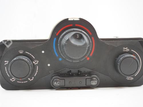 Used Climate control RENAULT CLIO III (BR0/1, CR0/1) 1.5 dCi (C/BR0G, C/BR1G) (68 hp) 18177103