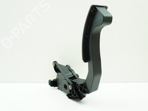 Used Pedal DACIA SANDERO II TCe 90 (B8M1, B8MA, B8AC) (90 hp) 18182251